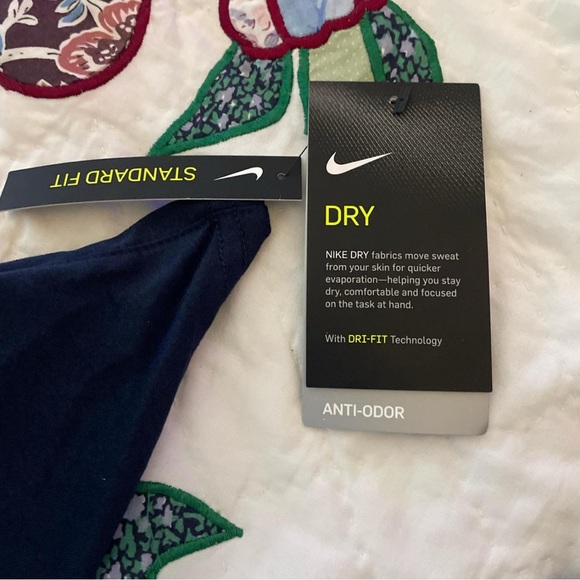 NWT Nike Men's Navy Blue T-Shirt Size L - Picture 4 of 4